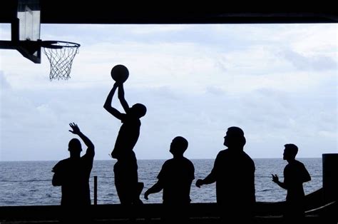 Bola basket berasal dari mana  Permainan bola voli adalah salah satu olahraga yang cukup banyak diminati orang di dunia, selain sepak bola, bulu tangkis, dan basket